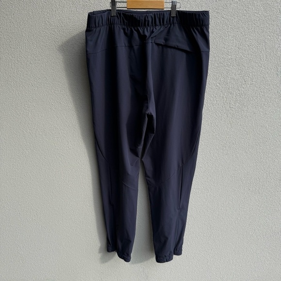 Men’s On Running Active Pant XL Navy blue - Picture 5 of 10
